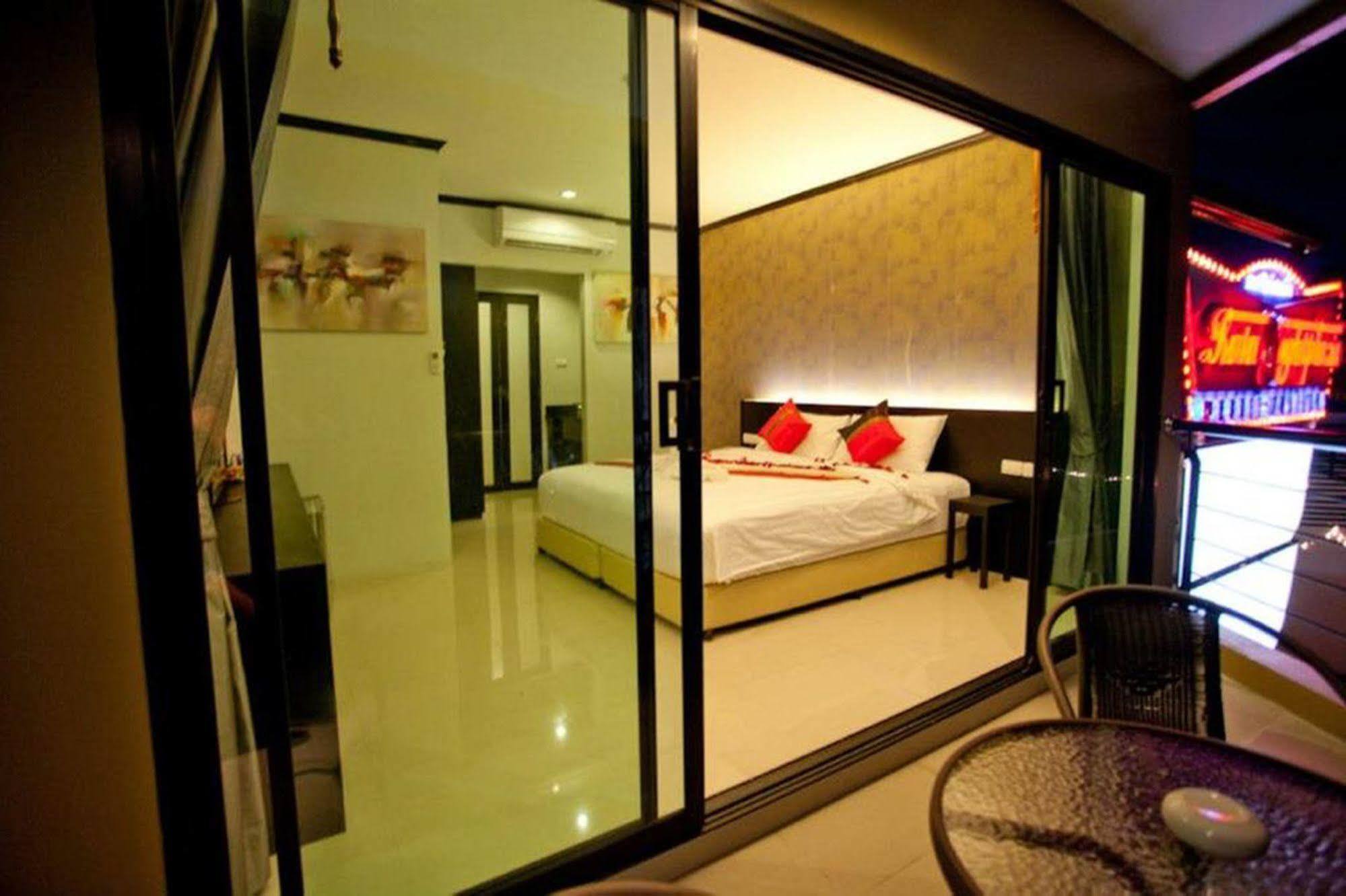 Kata Green Beach Hotel Exterior foto